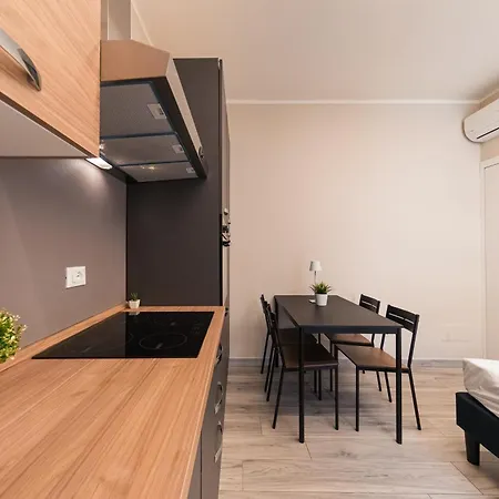 Dall'arca Station - Center - Fiera Guest house