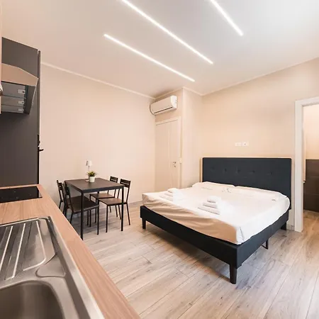 Dall'arca Station - Center - Fiera Guest house
