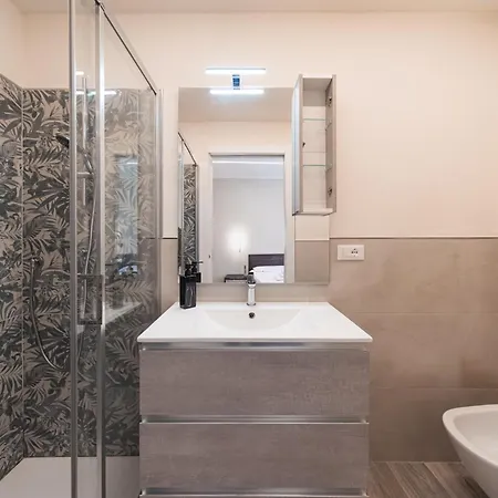 Dall'arca Station - Center - Fiera Guest house