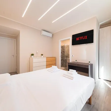 Dall'arca Station - Center - Fiera Guest house